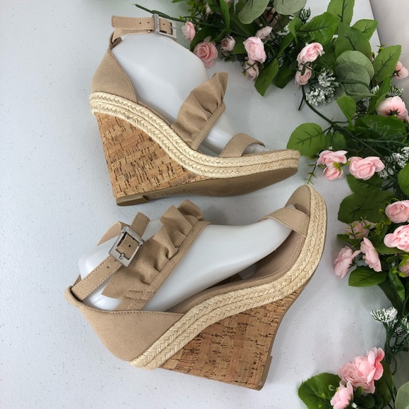 Charles David Wedge Ruffled Sandals Size 8.5M (#5) - Picture 6 of 8